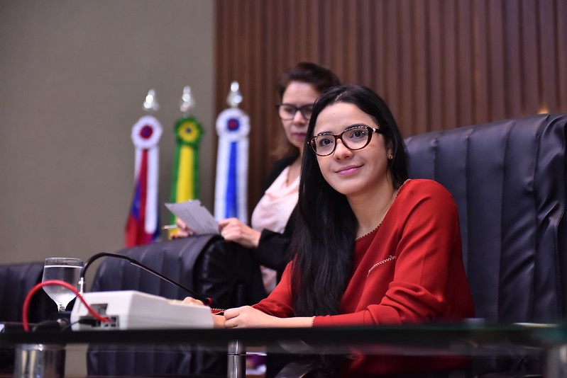 TCE julga improcedente denúncia de funcionários fantasmas no gabinete de Mayara Pinheiro
