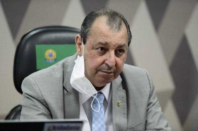 Aziz adia leitura do relatório final da CPI da Covid para esta quarta-feira
