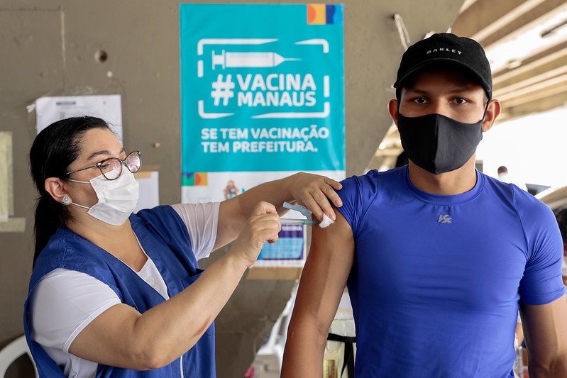 Manaus começa a aplicar dose de reforço em pessoas a partir de 18 anos em 10 pontos de vacinação, neste sábado