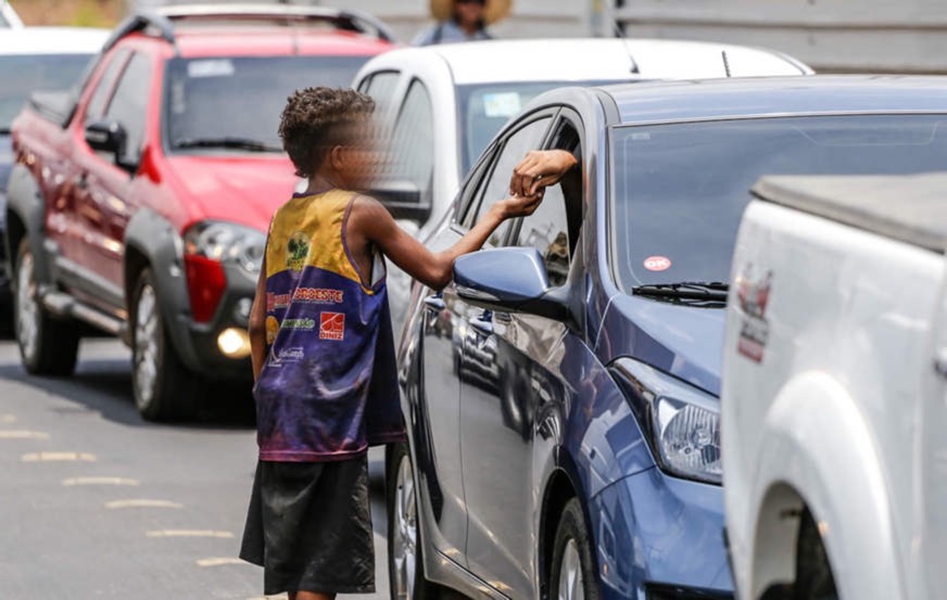 Vereador pede união de instituições para coibir exploração de crianças em sinais de rua
