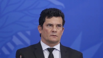 Em contraponto a Bolsonaro, Moro busca apoio de militares