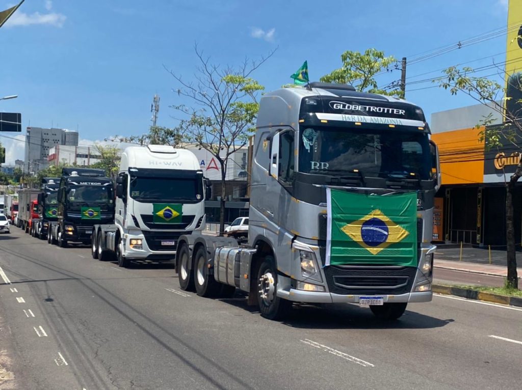 7 de setembro é marcado por manifestação de caminhoneiros e atos pró e contra governo em Manaus