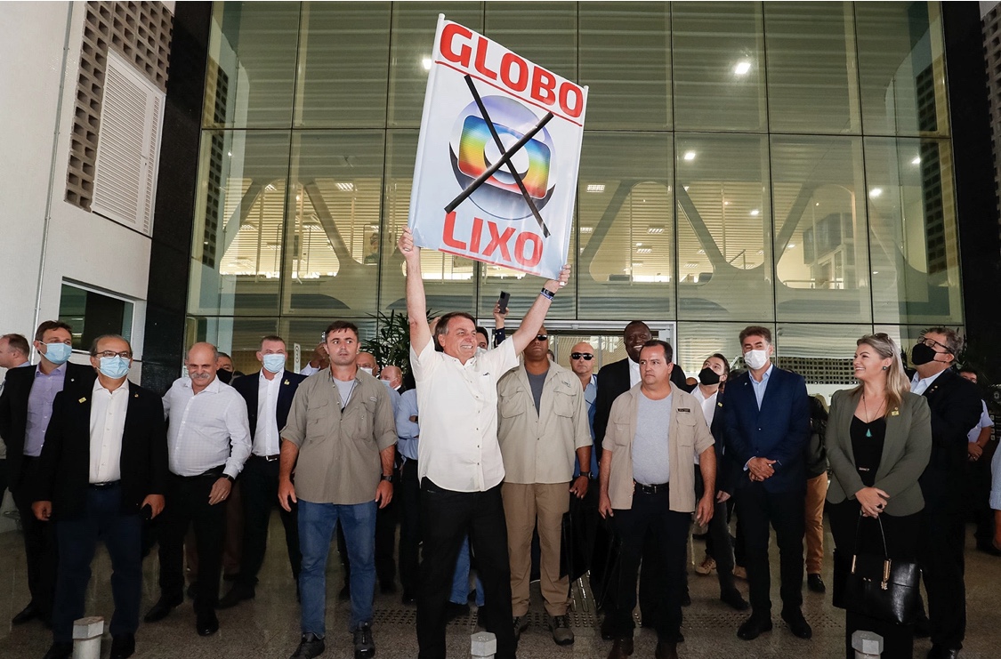 Governo Bolsonaro aumenta verba da Globo e diminui a de TVs religiosas
