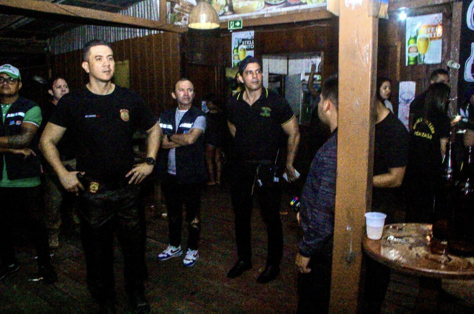 Polícia fiscaliza bares em Coari