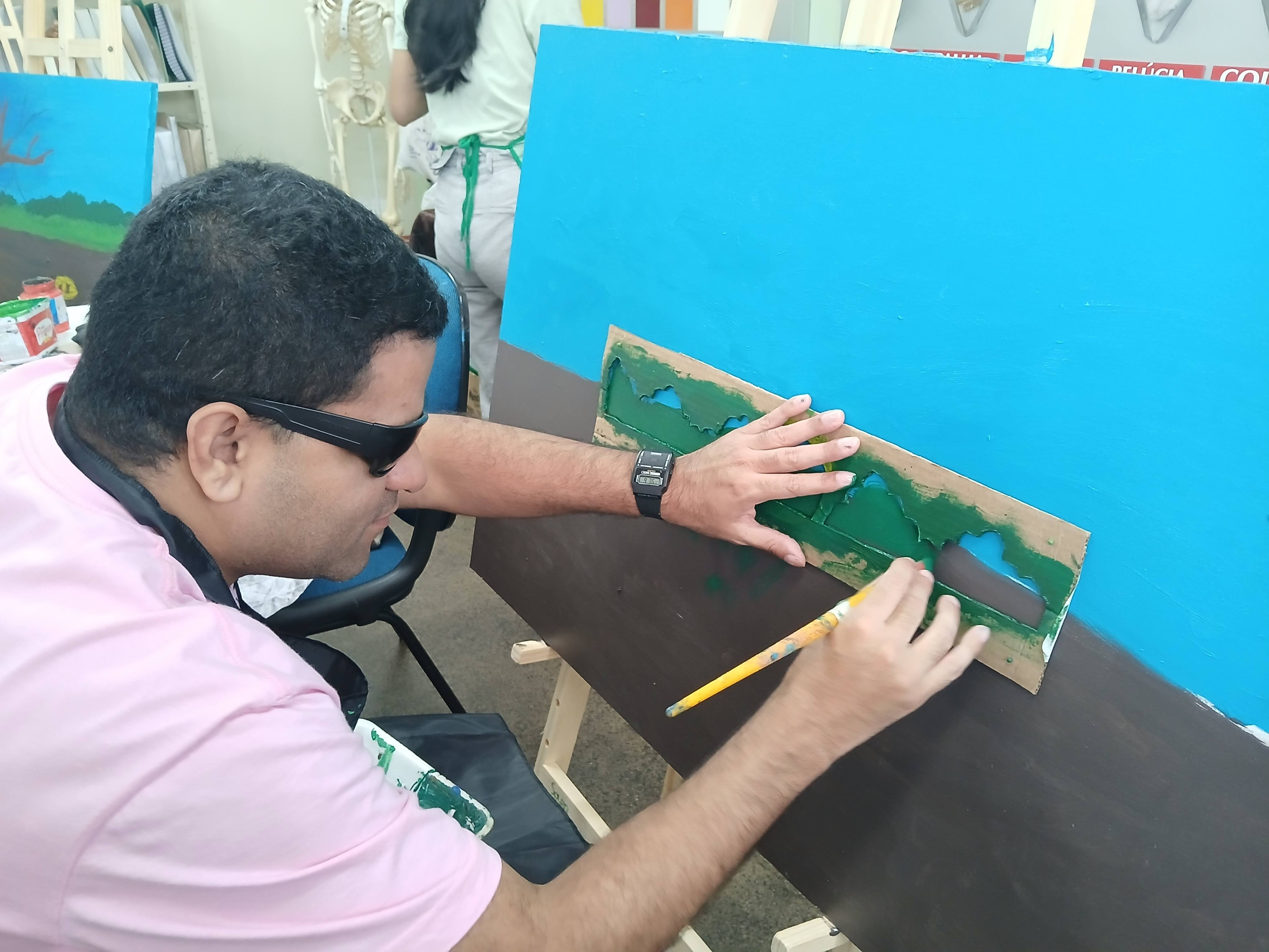 Com apoio da Prefeitura de Manaus, projeto de pintura artística para deficientes visuais tem inscrições abertas