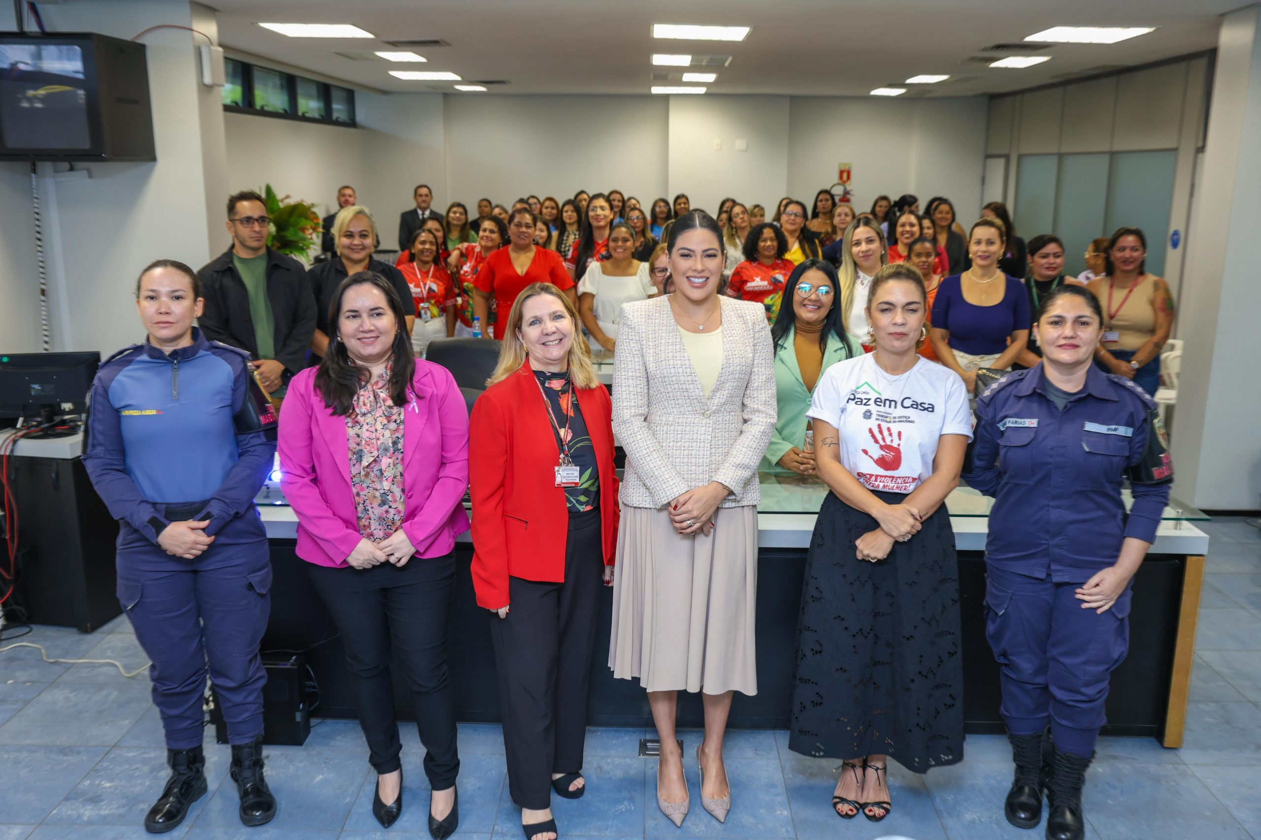 Deputada Mayra Dias promove palestra sobre direitos e empoderamento das mulheres na Aleam