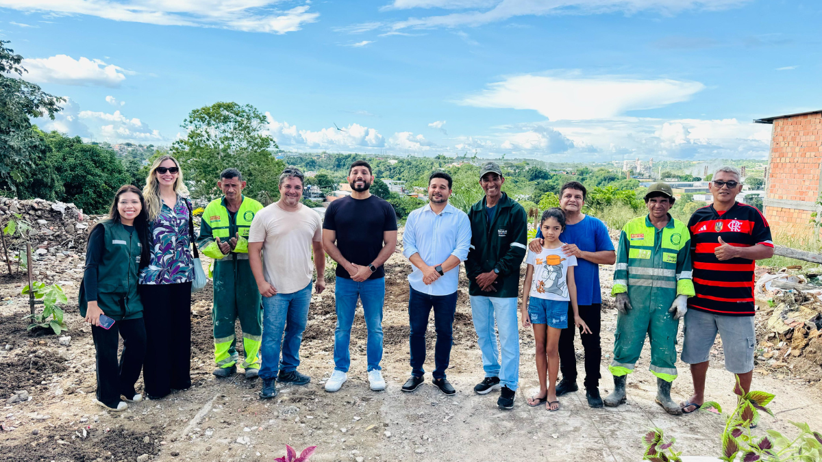 A pedido do vereador Dr. Eduardo Assis, toneladas de lixo são retiradas do bairro Mauazinho