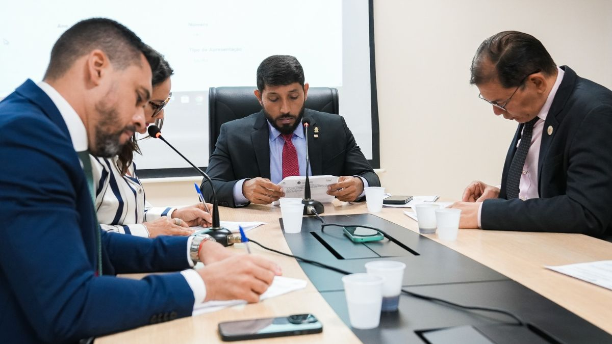 Comissão de Constituição, Justiça e Redação da CMM delibera projetos voltados à inclusão e saúde pública