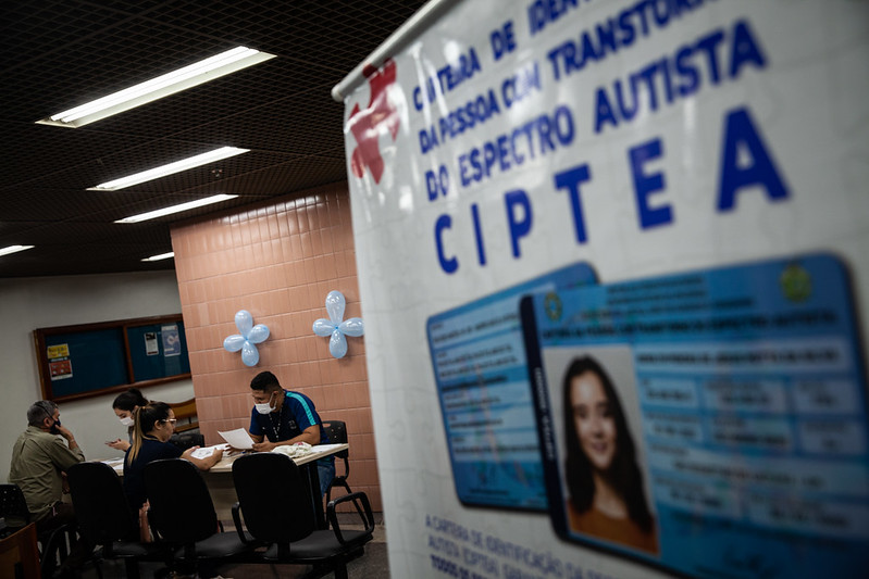 TJAM e Sejusc realizam ação para emitir carteira de identificação para pessoas com deficiência, autistas e passe intermunicipal