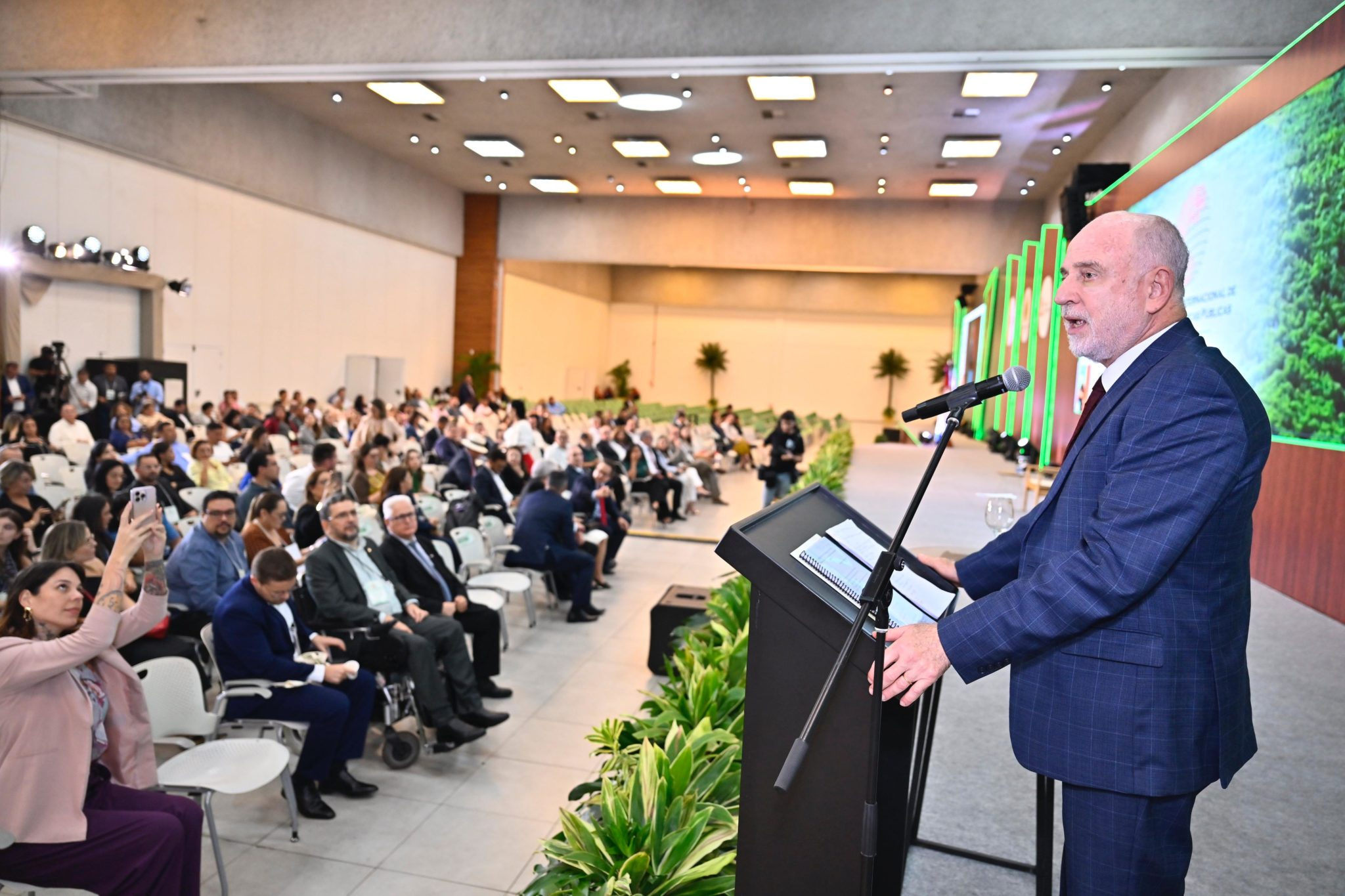 TCE-AM e IRB encerram Congresso Internacional de Controle e Políticas Públicas com palestra sobre sustentabilidade ambiental e assinatura da Declaração da Amazônia