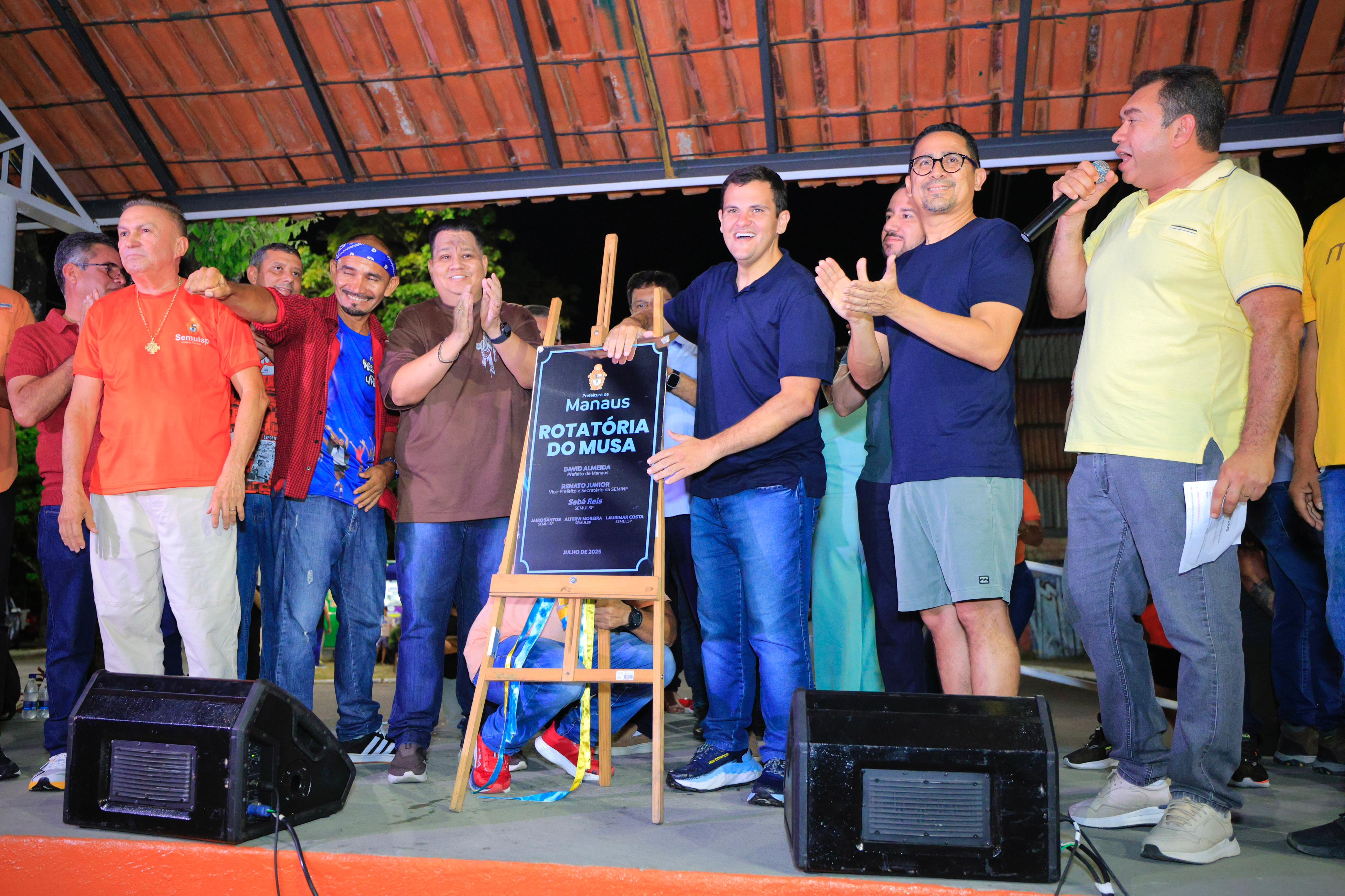 Prefeitura entrega nova rotatória do Musa com espaço para zumba e caminhada e moradores celebram qualidade de vida