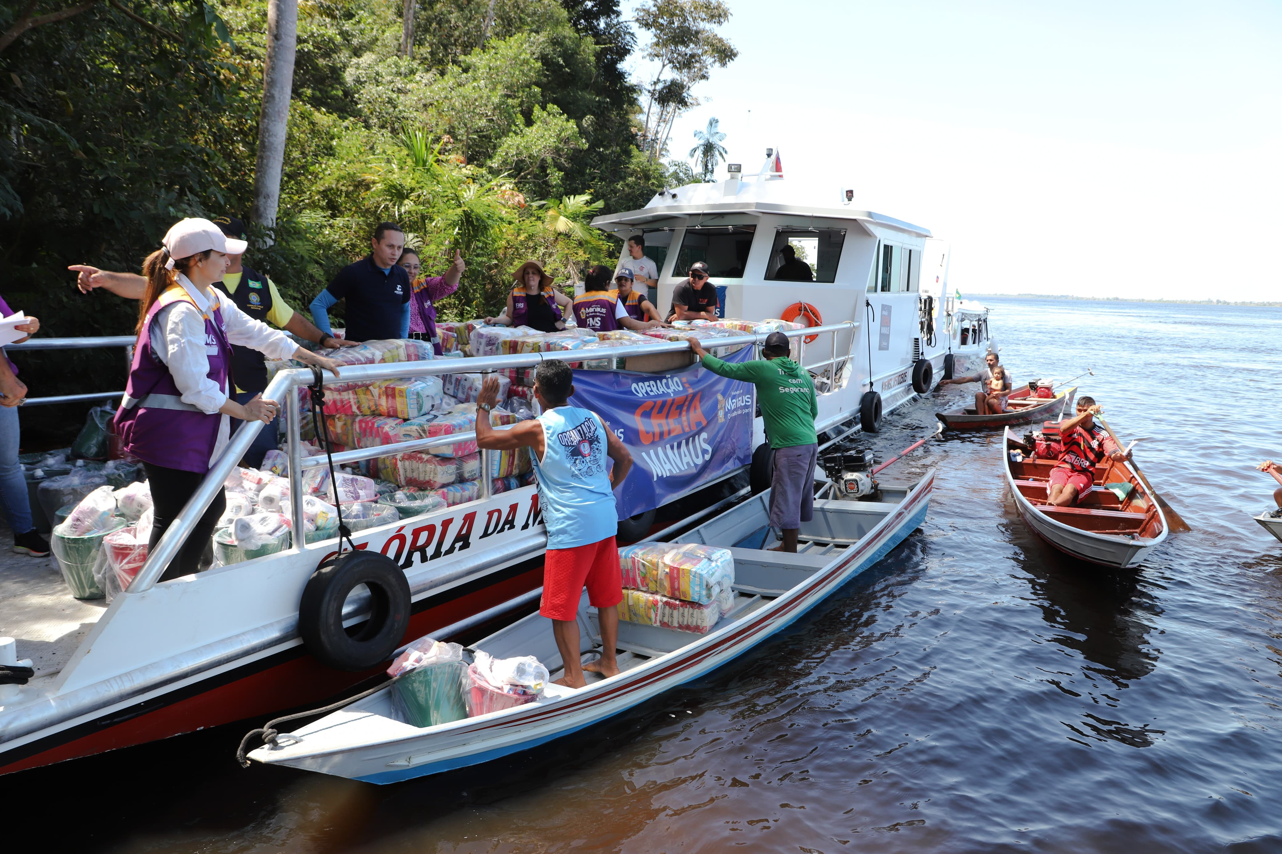 Prefeitura de Manaus reforça apoio às famílias afetadas pela cheia no rio Amazonas