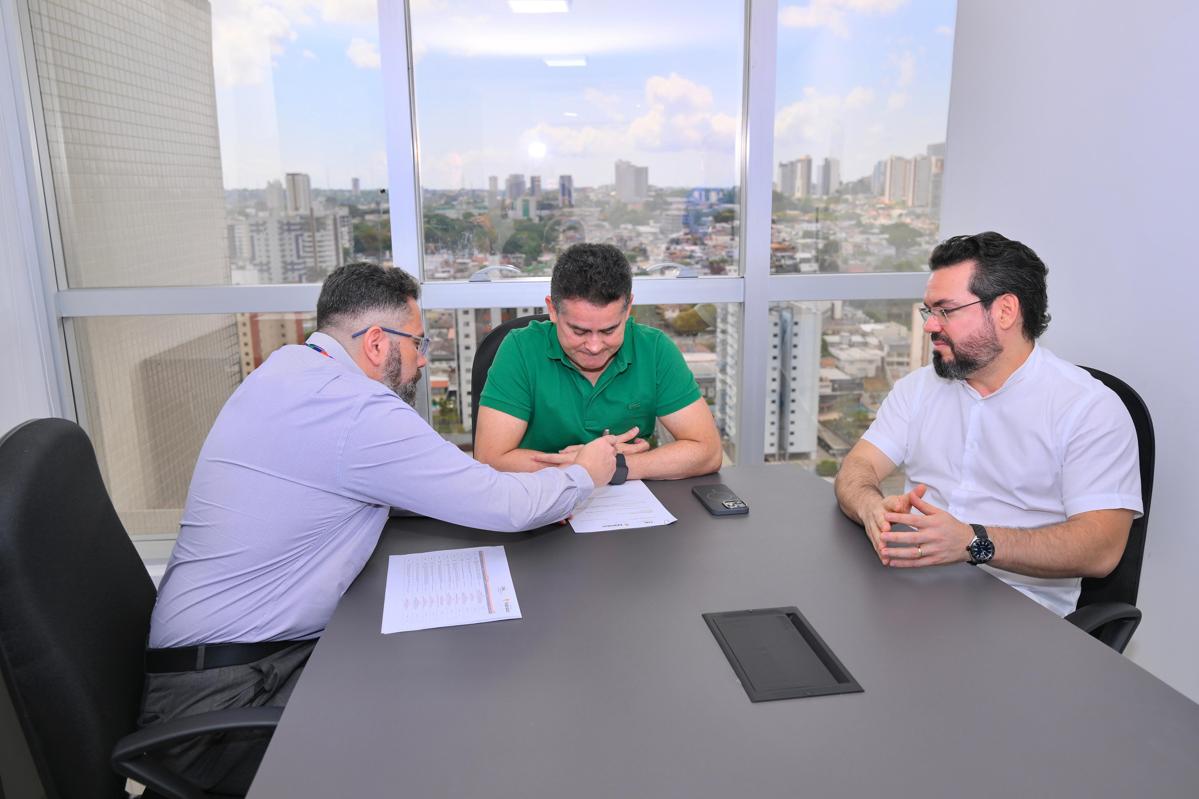 Prefeito David Almeida assina edital para construção da ‘Cidade do Autista’ e avança na política de inclusão em Manaus