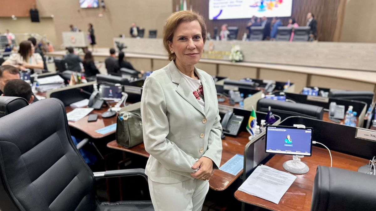 Yomara Lins celebra a promulgação da Frente Parlamentar Cristã na Câmara Municipal de Manaus