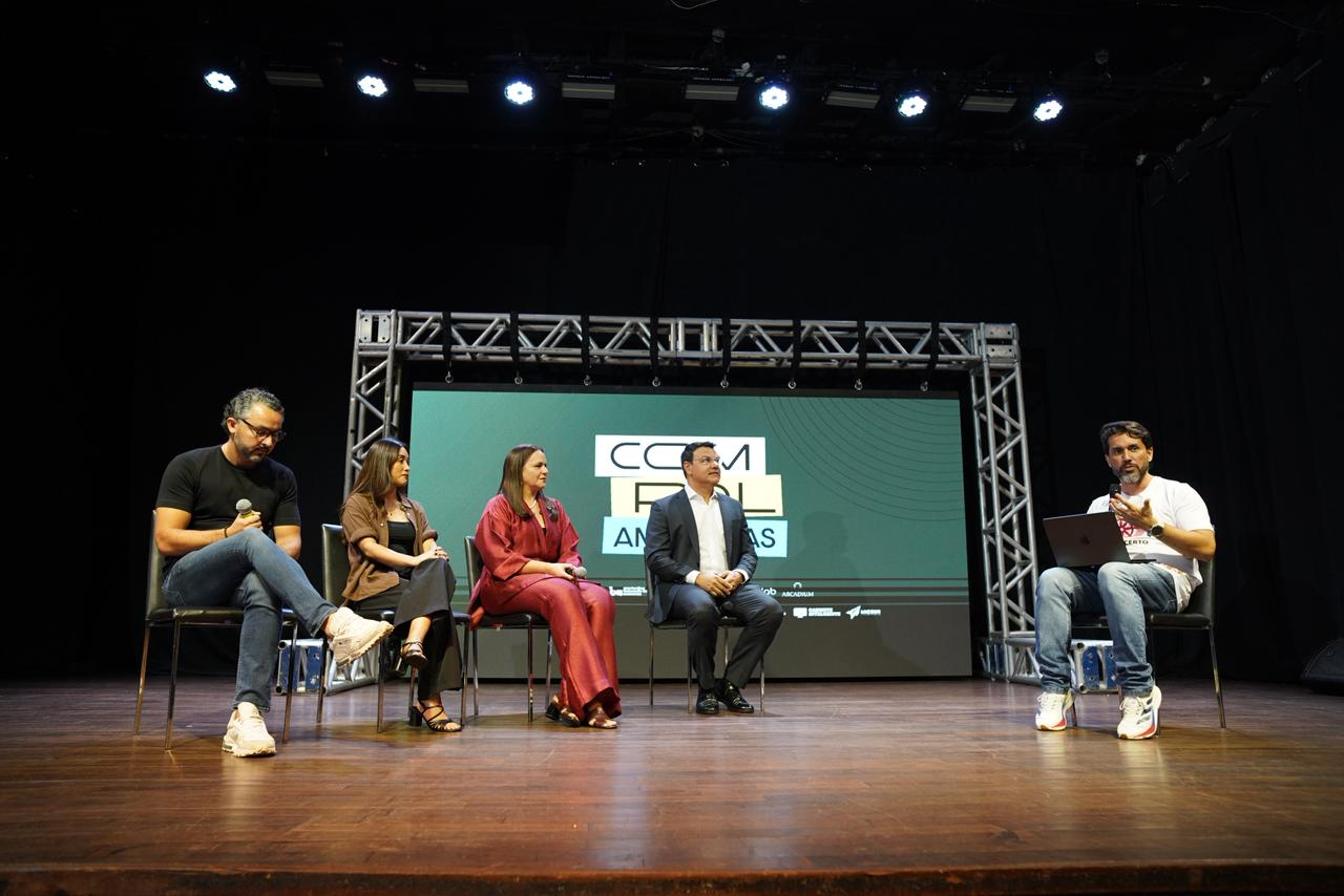 Painel no Compol Amazonas 2025 debate desafios da cobertura política nas redes sociais