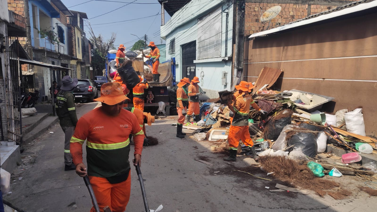 Prefeitura de Manaus elimina 561 pontos de descarte irregular de lixo em outubro e reforça apelo por consciência ambiental