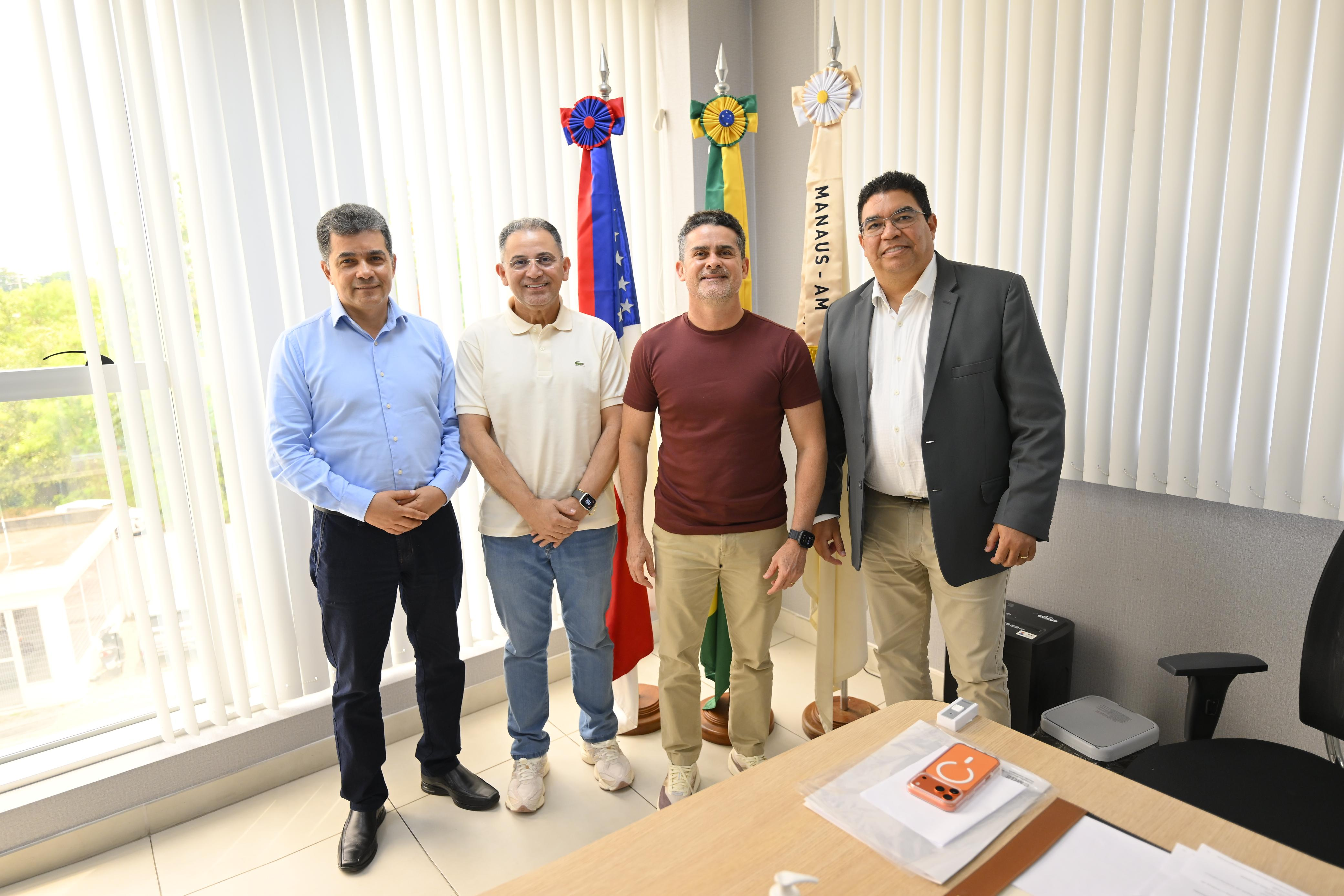 Prefeito David Almeida anuncia novo concurso da CGM