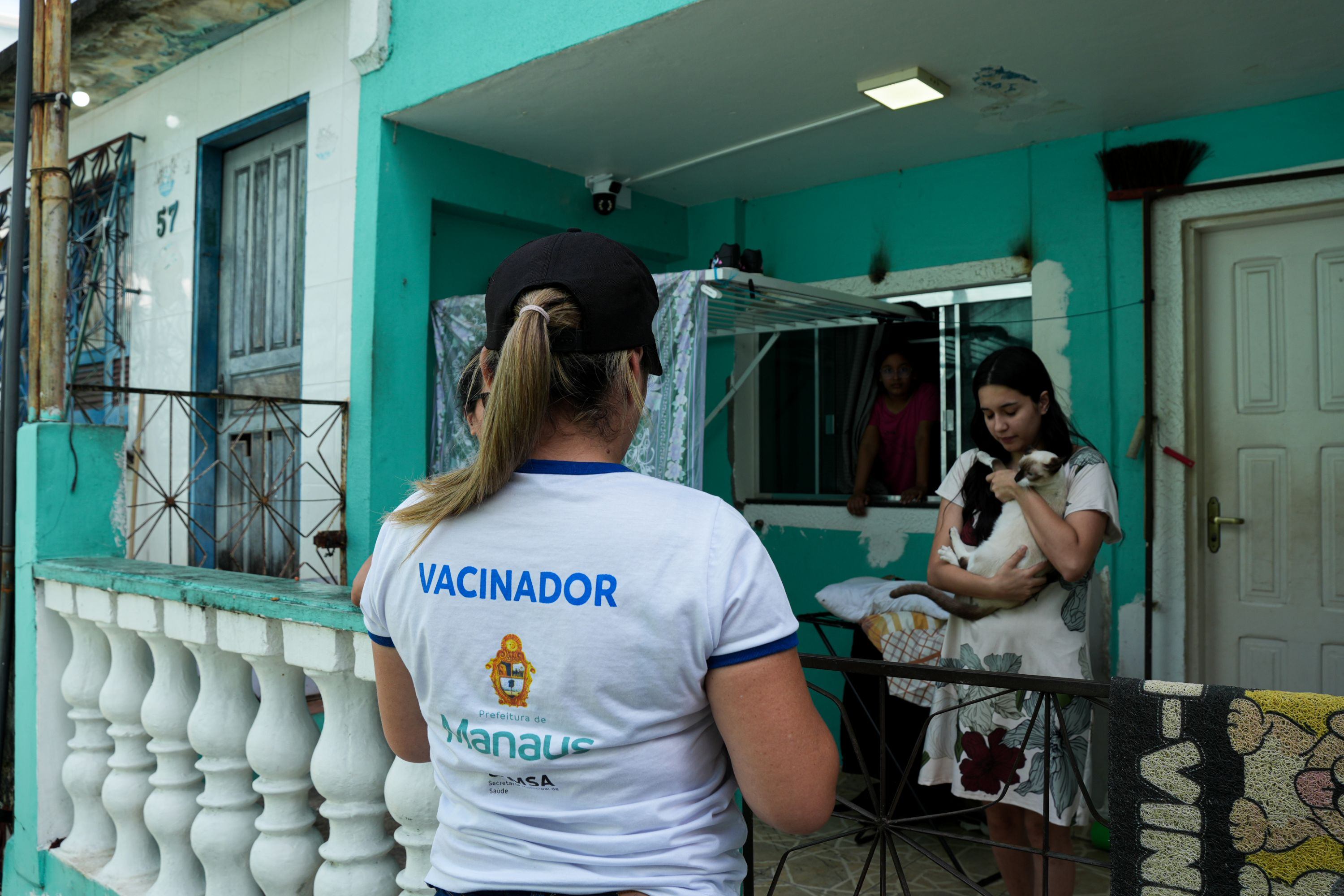 Prefeitura prossegue com vacinação de cães e gatos contra raiva em domicílio e em 46 pontos fixos