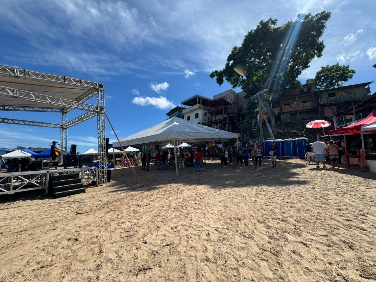 Revitalização da praia da Ponta Branca devolve espaço de lazer aos moradores do Educandos