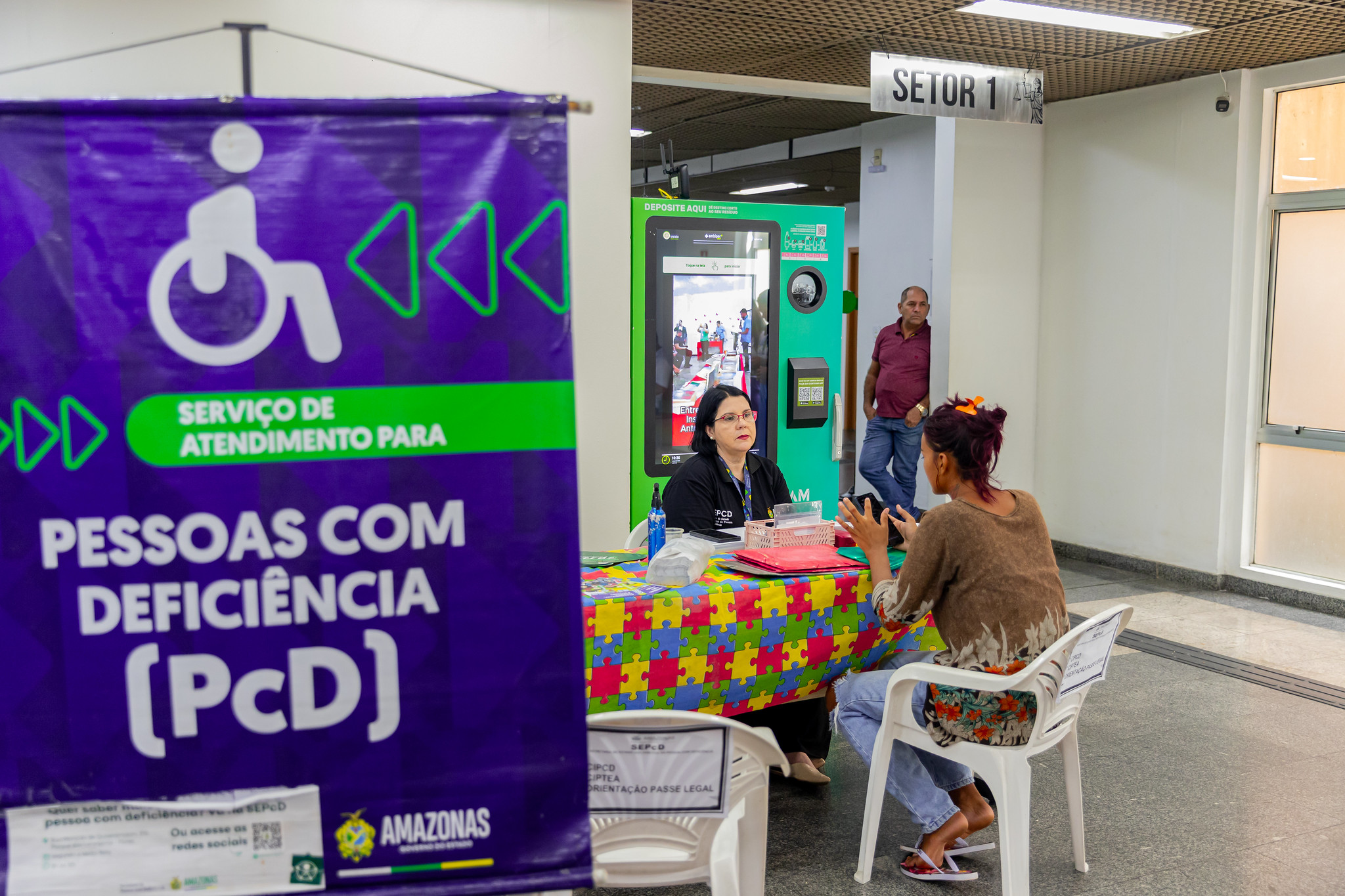 “Abril Azul” – TJAM e Sejusc realizam emissão de carteira de identificação para autistas e pessoas com deficiência