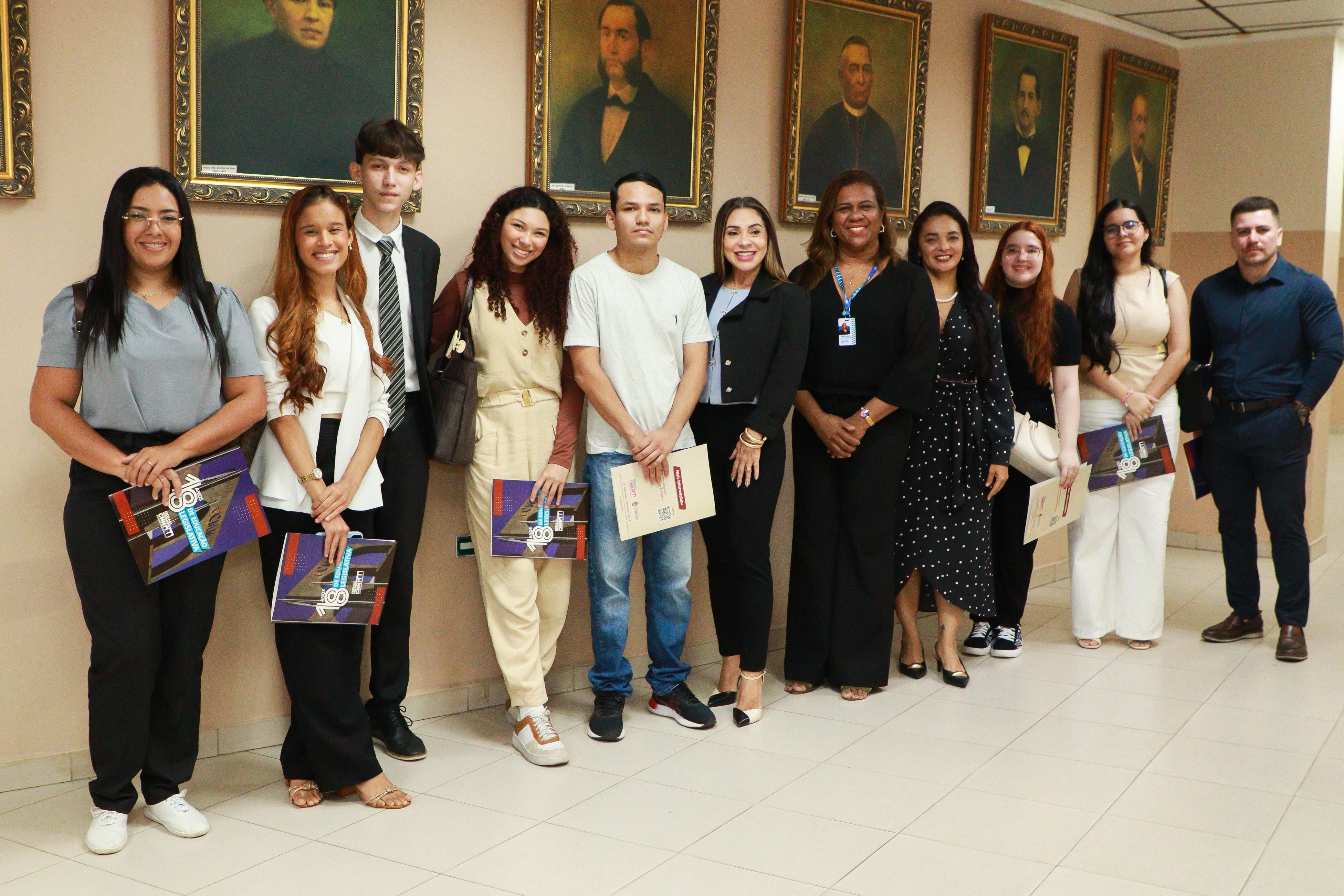 Câmara Municipal de Manaus recebe universitários em visita técnica educativa