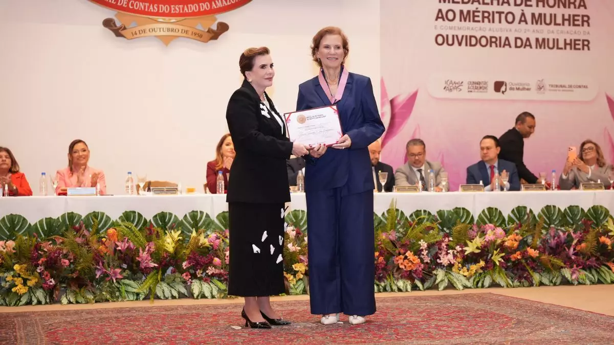 Yomara Lins é homenageada pelo TCE-AM por atuação em defesa das mulheres