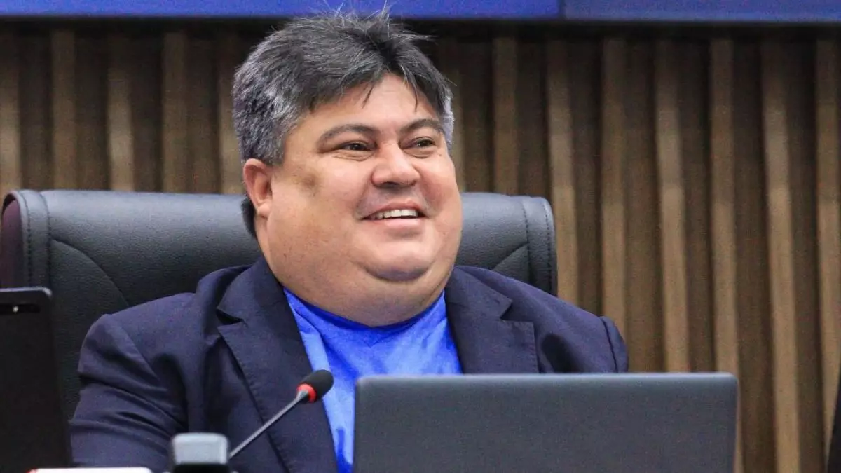 Câmara Municipal de Manaus promulga decreto que concede Medalha de Ouro Cidade de Manaus a Augusto Cury