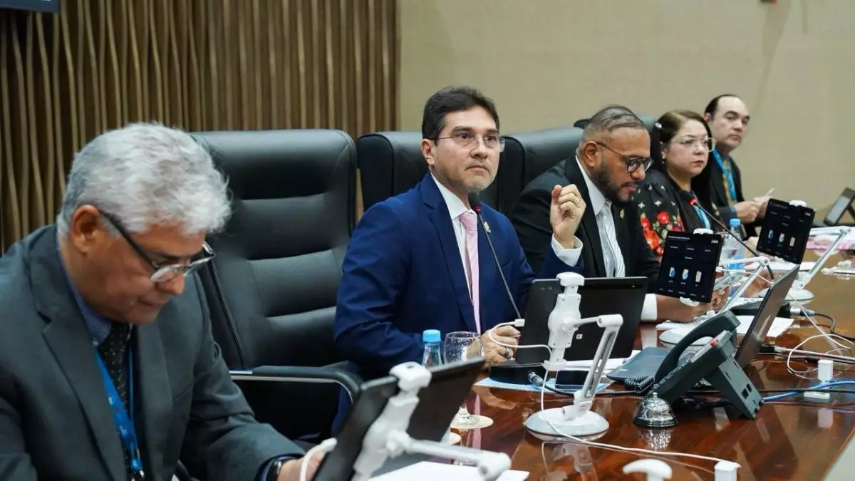 Projeto que institui cota de bolsa universitária para pais de crianças com TEA avança na CMM
