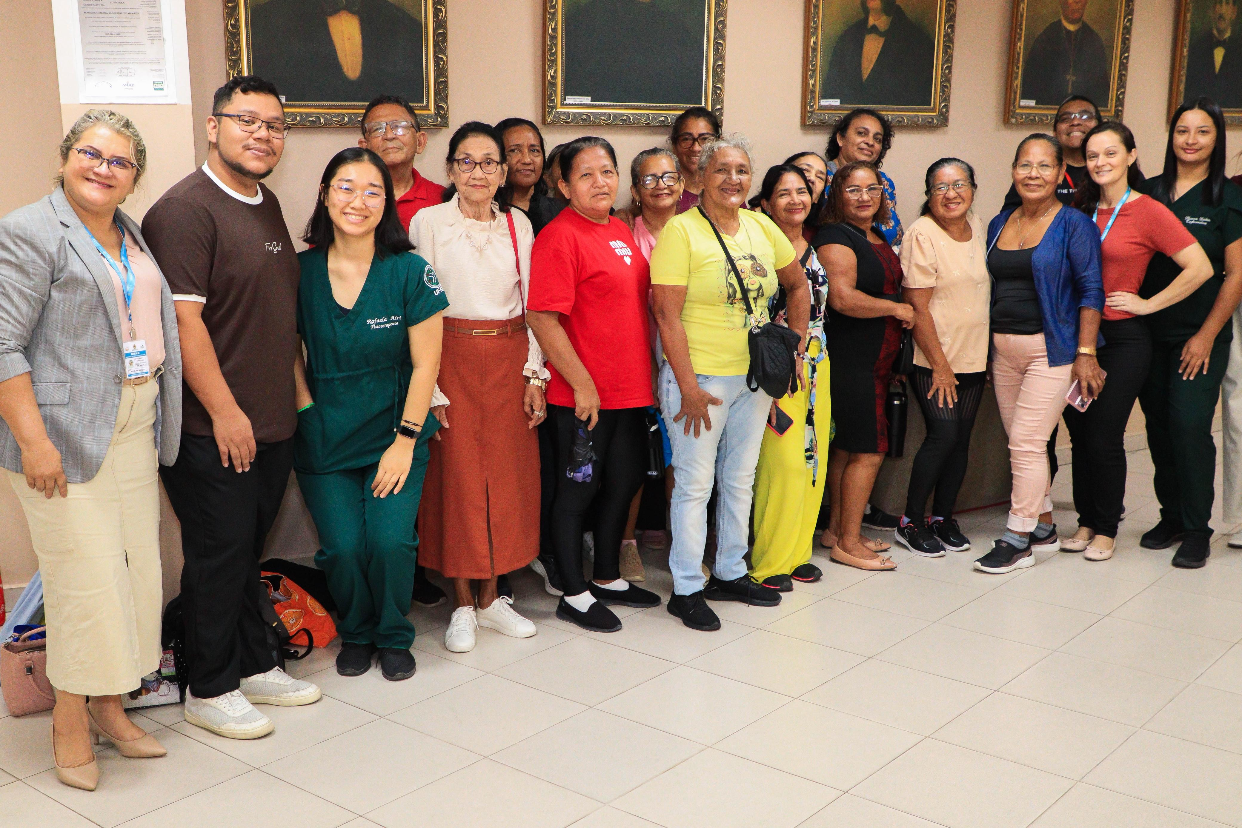 Visita de idosos à CMM fortalece cidadania e aproxima população do Parlamento Municipal