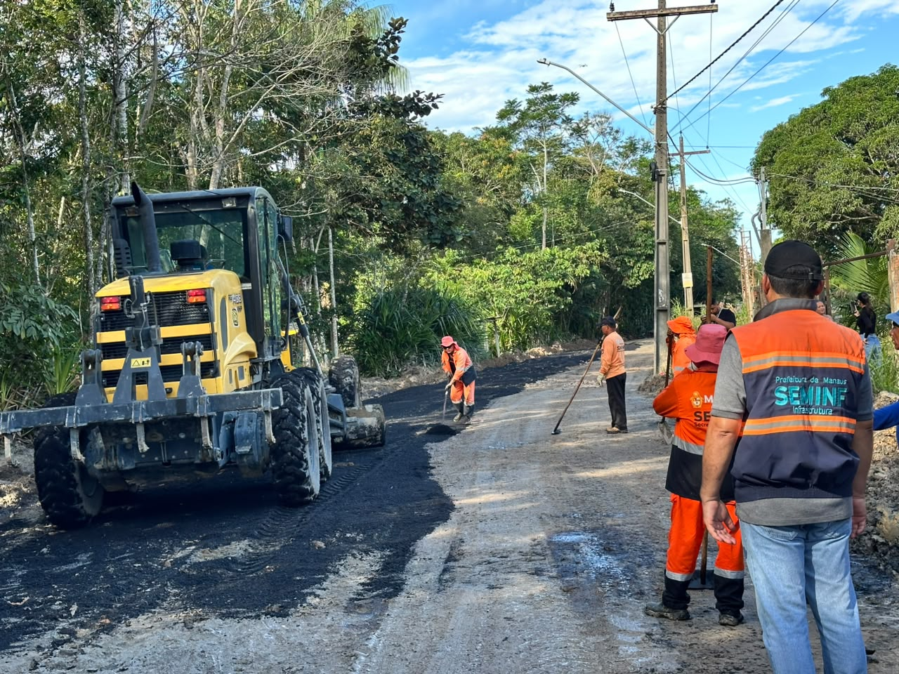 Moradores do Brasileirinho recebem pavimentação após solicitação do vereador Jander Lobato
