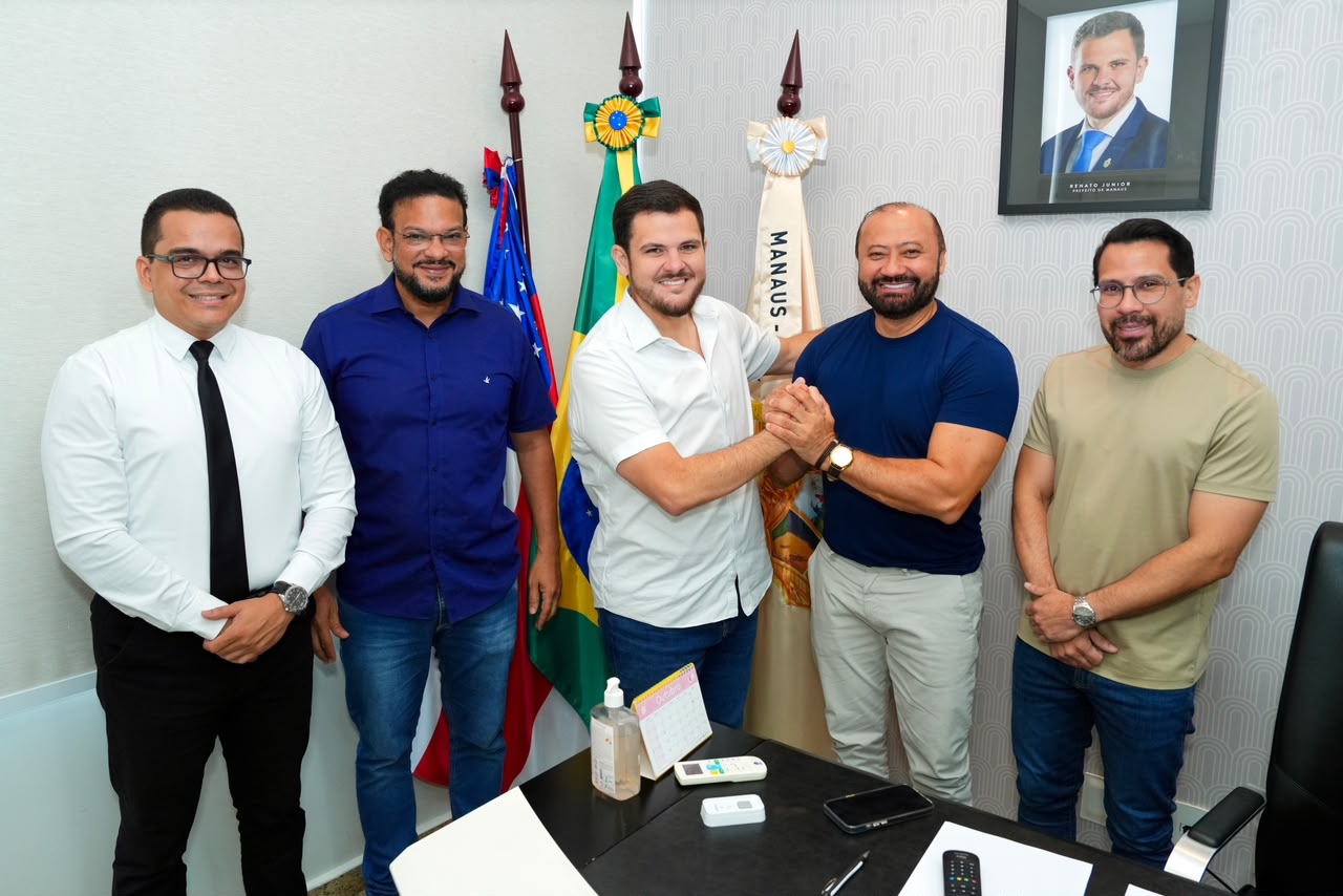 Prefeito Renato Junior anuncia convocação de mais 1,5 mil aprovados do concurso da Semed no Dia do Servidor Público